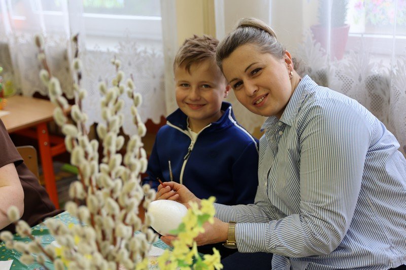 Twórcze przygotowania do Świąt w klasie I c