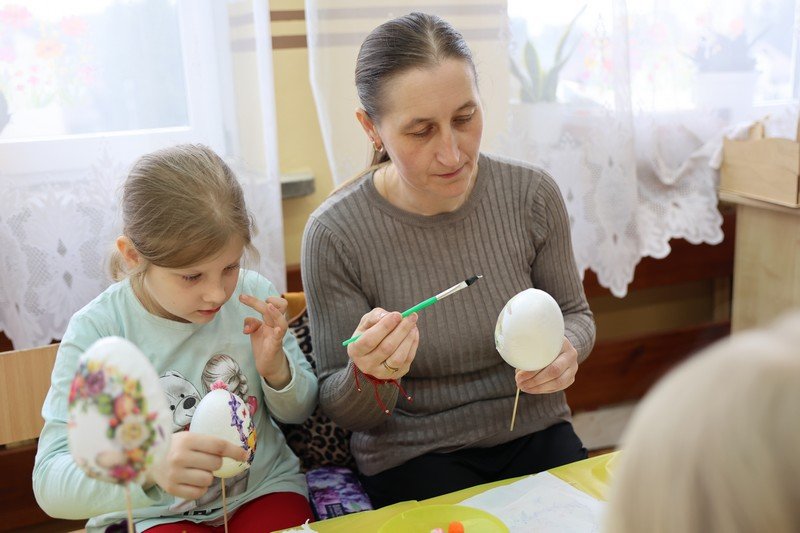 Twórcze przygotowania do Świąt w klasie I c