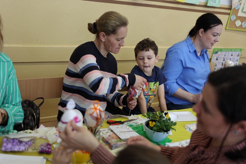Twórcze przygotowania do Świąt w klasie I c