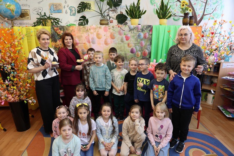 Twórcze przygotowania do Świąt w klasie I c