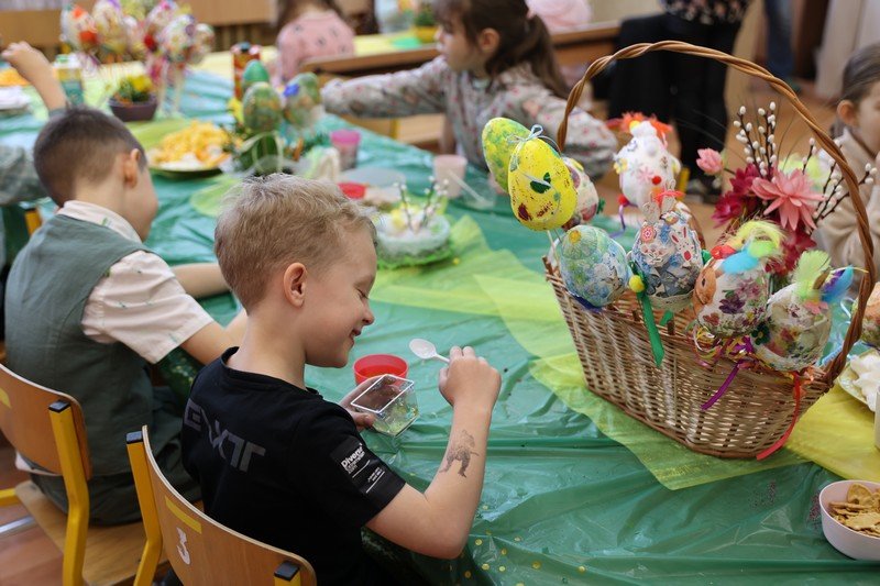 Twórcze przygotowania do Świąt w klasie I c