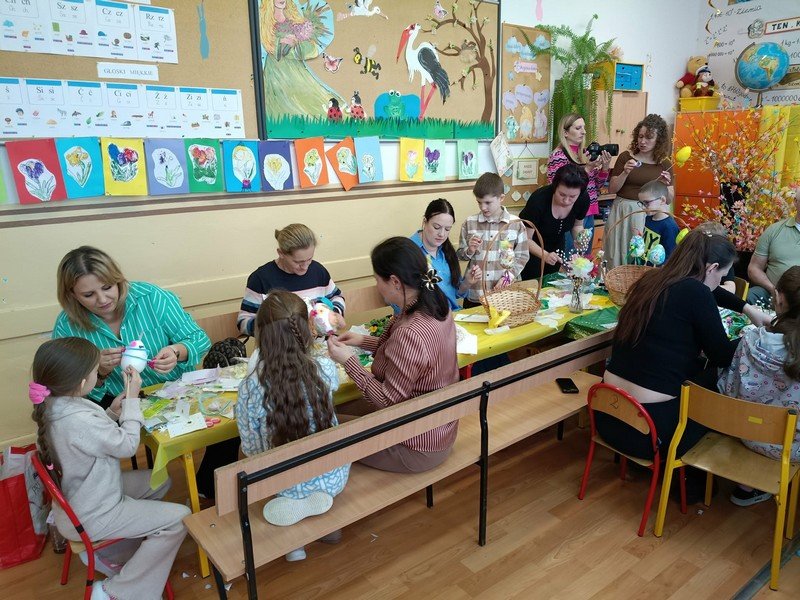 Twórcze przygotowania do Świąt w klasie I c